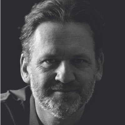 Headshot of Daniel Tucker